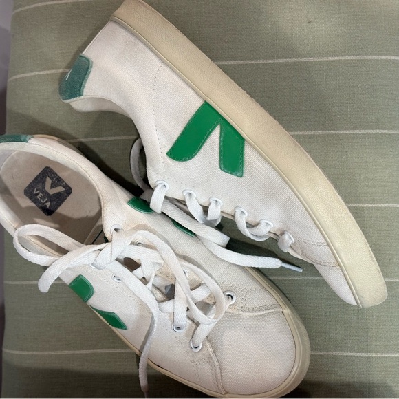 Veja White Sneakers with Green Heel Tab - Picture 3 of 14